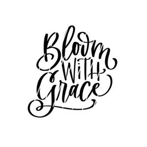 Puede incluir: Texto en caligrafía en blanco y negro que dice "Bloom with Grace".