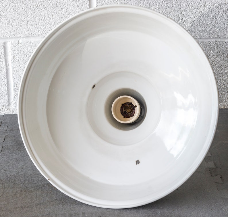 19 White Enamel /'Benjamin/' SAAFLUX C Factory Pendant