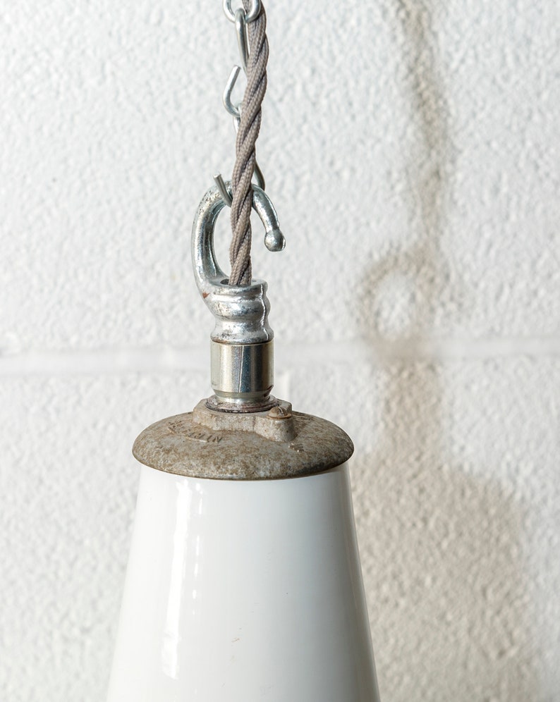 19 White Enamel /'Benjamin/' SAAFLUX C Factory Pendant