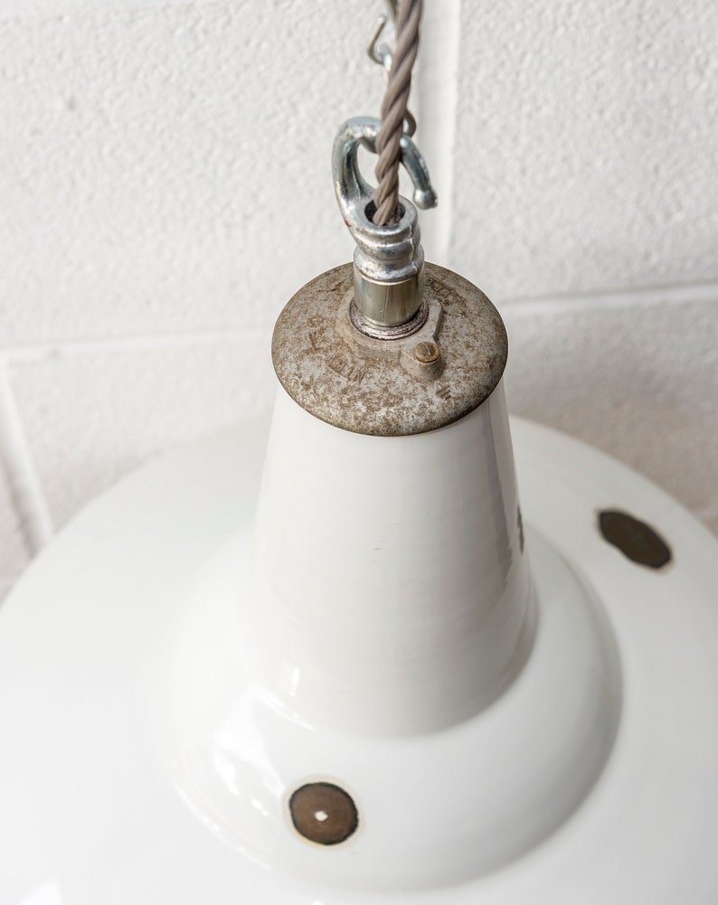 19 White Enamel /'Benjamin/' SAAFLUX C Factory Pendant