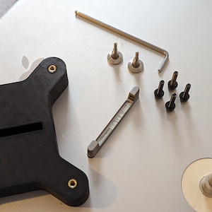 VESA Adapter for Apple Cinema HD Display 20, 23, and 30 inch models
