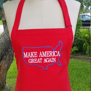 Hacer América Gran Otra vez del aprón rojo / delantal rojo personalizado en hilo blanco / delantal personalizado / delantal de América / Mapa de América Apron / delantal gourmet .