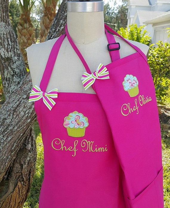Personalized Mommy and Me Aprons with Black and White Polka Dots | Monogrammed Mother Daughter Aprons | Matching Aprons | Mommy Daughter Apron Set