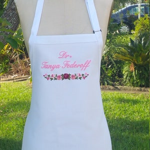Personalized apron with flowers / white apron embroidery in pink and flowers /Mother gift idea /Hostess gift idea /Quality / Tall apron.