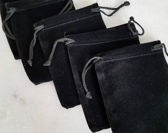 small black zipper pouch