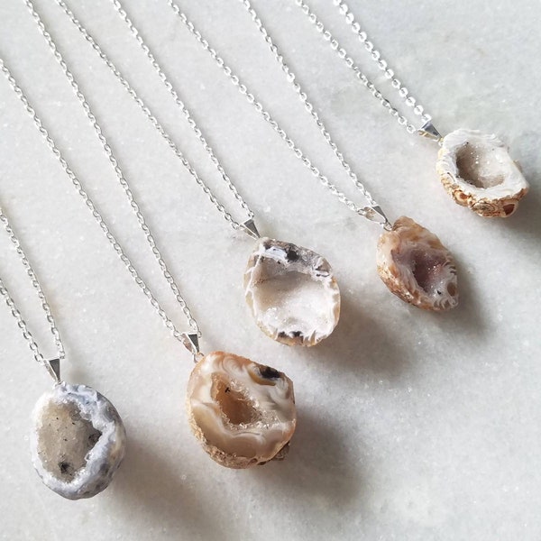 Dainty Geode Necklace, Raw Geode Pendant Necklace, Crystal Boho Jewelry for Bridesmaid Gift, Druzy Crystal Stone Necklace for Her