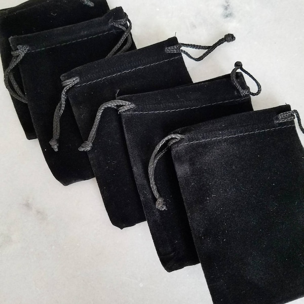 Pequeña bolsa de terciopelo negro con cordón: bolsa de regalo de fiesta de 3 x 4 pulgadas