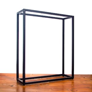 Peut inclure: Un support en métal noir avec deux étagères. Le support est fait de tubes carrés et a un design simple et moderne.