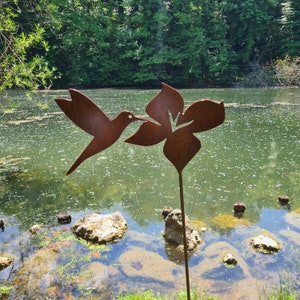 Décoration pour le jardin en acier : colibri avec fleur Aspect acier Corten et installation simple image 1