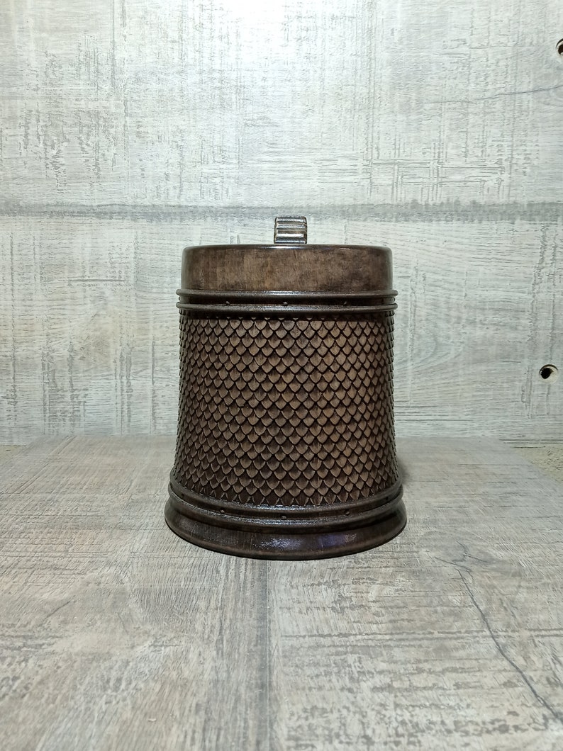 Boccale da birra in legno con scaglie di drago, regalo per uomo, regalo per il testimone dello sposo, boccale in legno, boccale gotico, regalo personalizzato, incisione personalizzata, boccale intagliato immagine 3
