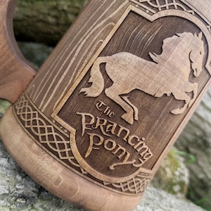 Boccale di birra in legno personalizzato, Prancin Pony, regalo per lo sposo, boccale di birra personalizzato, 22 once, regalo personalizzato, boccale con incisione personalizzata immagine 3