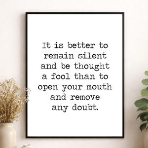 Stampa artistica con citazione divertente / È meglio rimanere in silenzio ed essere considerati degli sciocchi / Decorazione umoristica per la casa / Motivazionale / Soggiorno / Poster da parete