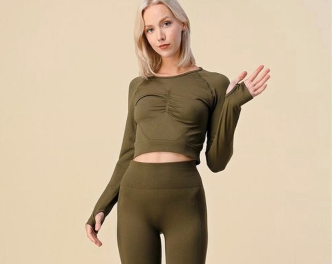 Solid colour active wear set