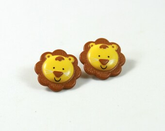 Orecchini di Lion, Lion borchie, orecchini giallo leone, borchie, orecchini animale del re