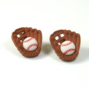 Baseball earrings, Baseball mom studs, Baseball studs, Gloves earrings, Baseball gloves studs, Sports earrings, Sports studs