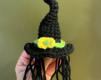 Witches hat with green band and hair. Please check measurements in photos and postage details.