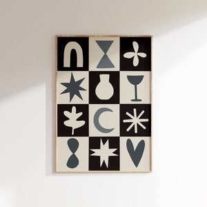 Könnte beinhalten: Ein gerahmter Druck mit einem schwarz-weiß karierten Hintergrund. Jedes Quadrat zeigt eine andere abstrakte Form in Grau und Weiß. Die Formen umfassen einen Halbmond, einen Stern, ein Herz, eine Vase, eine Blume, ein Blatt, ein Glas und ein Unendlichkeitszeichen.
