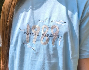 Taylor Swiftie T-Shirt / 1989 Taylors Version / Swifite Gift / Trending Tee / Eras Tour Clothing / Taylors 1989 Album / Swiftie Merch