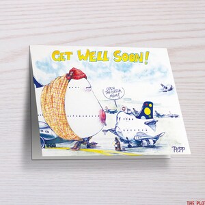 Könnte beinhalten: Eine Gute-Besserung-Karte mit einer Cartoon-Illustration von zwei Flugzeugen. Das größere Flugzeug trägt einen Schal und einen Hut, und das kleinere Flugzeug sagt "Öffne die Luke, Mama!" Die Karte ist weiß mit blauen und gelben Akzenten.