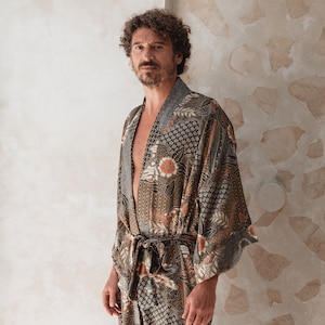 Peignoir kimono en soie mélangée de Bali pour homme avec poches, longue robe de chambre en satin, peignoir de détente confortable, longue robe de chambre surdimensionnée, cadeaux d'anniversaire