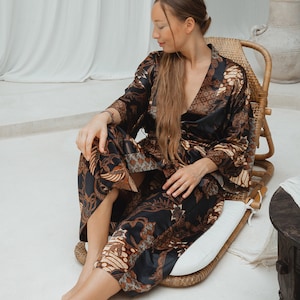 Silk Blend Kimono Robe with Pockets, Long Satin Robe Handmade in Bali, Luxury Bathrobe, Black Maxi Dressing Gown, Luxury Gift for Wife Mom
