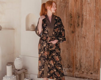 Abito kimono di seta, abito lungo in raso, abito kimono di Bali, abito con stampa floreale batik indonesiano, vestaglia oversize taglie forti, regalo di lusso