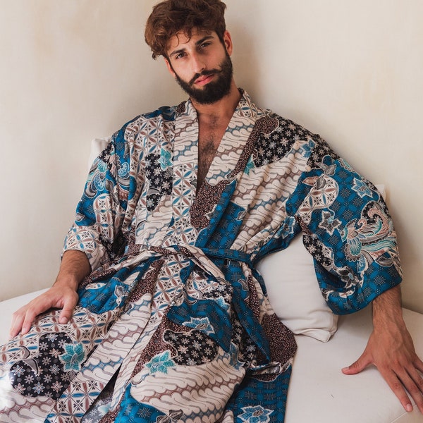 Bali zijden kimono badjas voor mannen, lange blauw witte batik satijnen badjas, jubileumcadeau voor hem, comfortabele lounge badjas met zakken, heren kimono badjas