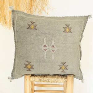 Moroccan Light Gray Cactus Silk Pillow / No.519