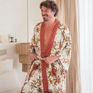 Men&#39;s Silk Blend Kimono Robe Made in Bali, Long Satin Dressing Gown, White Red Bathrobe with Pockets, Gift for Boyfriend, Husband, Father