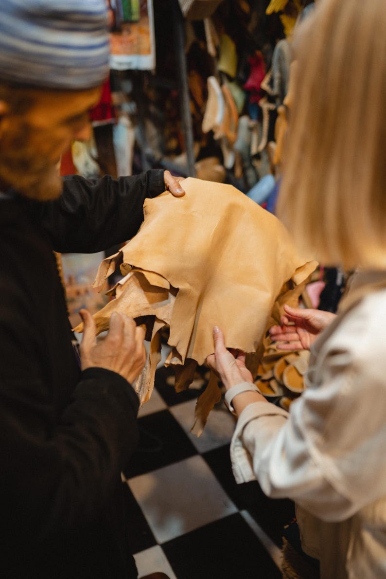 Picking up leather for moroccan raffia sandals