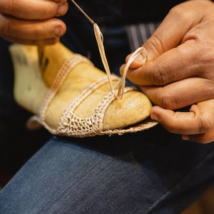 Hand-crocheting moroccan raffia sandals