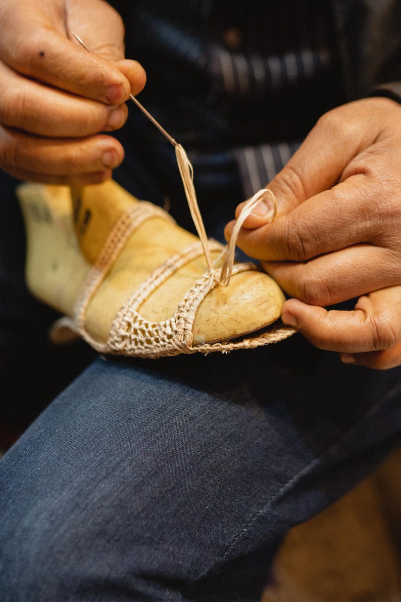 Hand-crocheting moroccan raffia sandals
