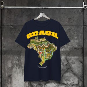 T-shirt coloré de carte du Brésil | Conception artistique brésilienne | T-shirt en coton doux | Chemise mode décontractée | Haut graphique ethnique