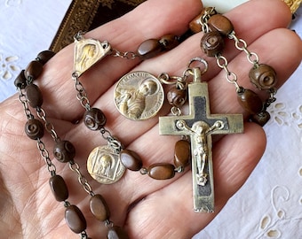 Antieke Franse katholieke rozenkrans met corozo-gebedskralen, vintage Lourdes-rozenkrans met 3 koperen medailles, 5 decennia, rozenkrans Maria-devotie