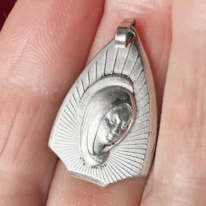 Vintage French Mary pendant, Virgin Mary catholic medal  w Cathedral of Reims on the back, silver metal, Mary devotion charm, silver metal