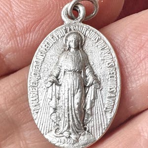 Vintage French Mary catholic pendant of Our Lady of Graces, miraculous medal silver metal, protection medal, Mary devotion