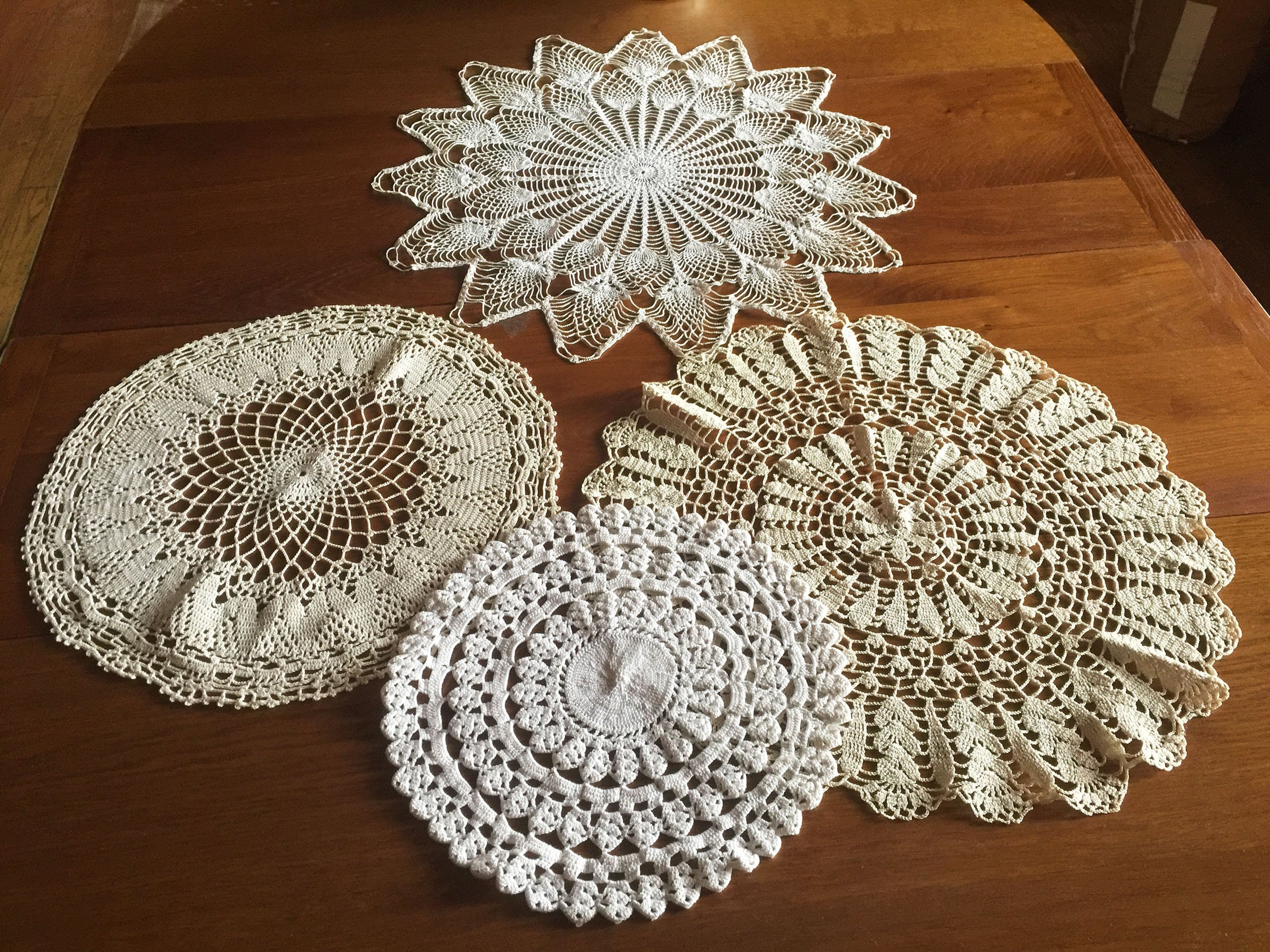 Au Crochet 4 Napperons Vintage Français, Lot Rond Dentelle Crochetée Main, Centre de Table Dentelle,