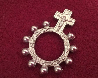 Vintage One Decade zilverkleurige metalen rozenkransring met kruis, katholieke vingerrozenkrans, rozenkrans voor onderweg, vintage religieus cadeau