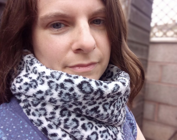 Neck Warmer Snow Leopard Print Supersoft Cuddle Fleece Gaiter/Snood for Toddler, Child, Adult