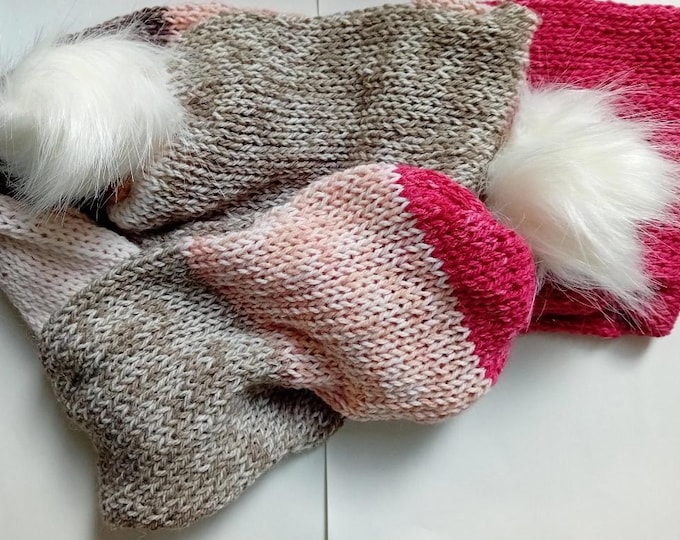 Berry Pompom Scarf with Bobbles