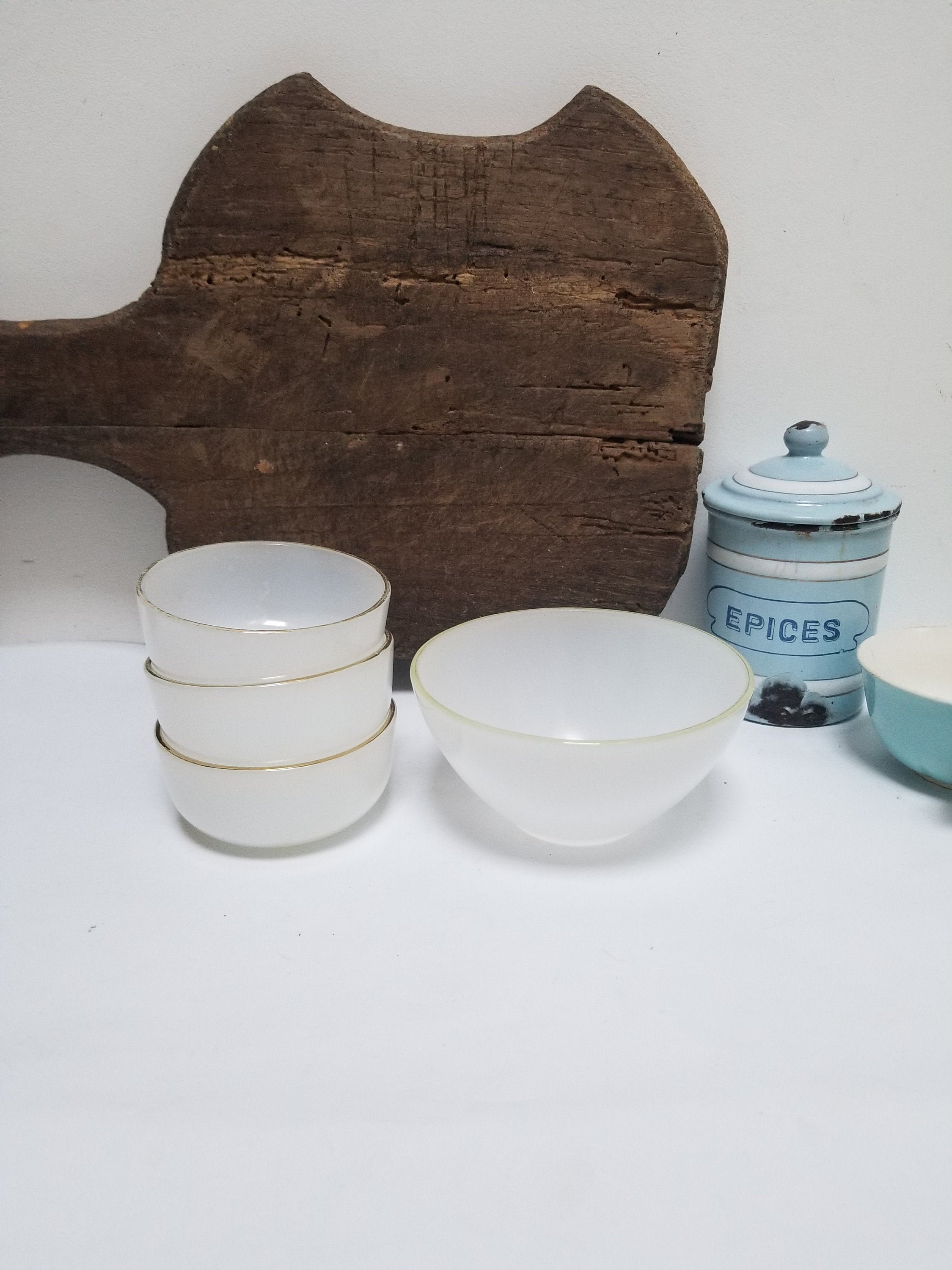 Vintage Français Huilor Lesieur Sélection de Bols en Verre Blanc. 3 Petits Verres à Lait Blanc et 1 