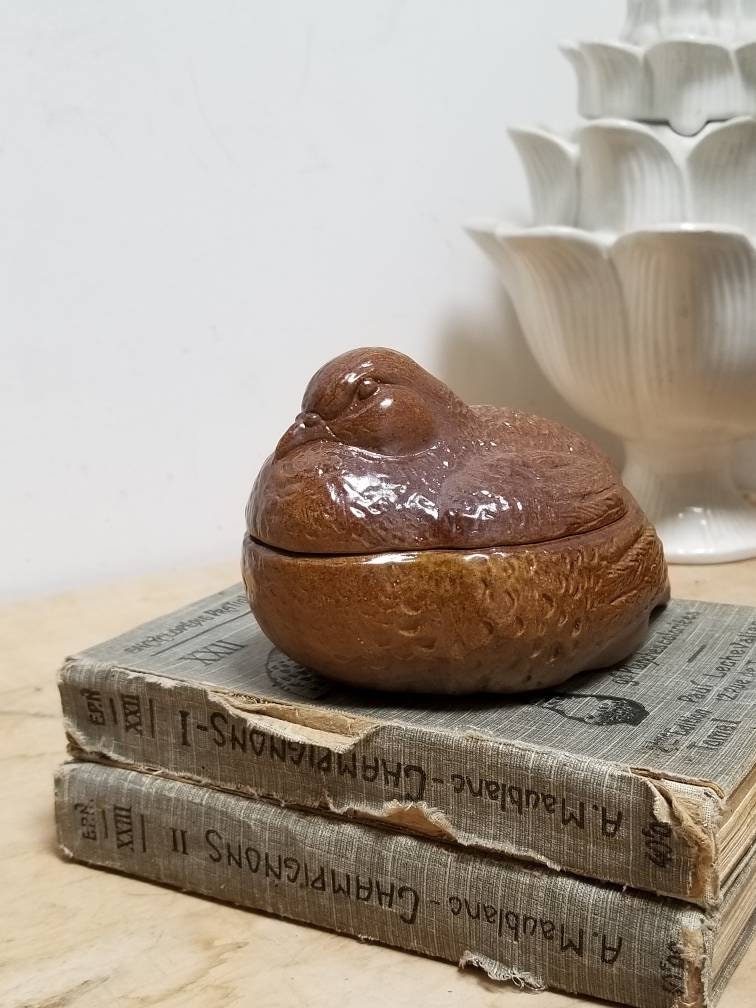 Vintage Français Stoneware Brown Glazed Bird Shaped Box Fabriqué Par A. Jacques. Boîte de Bibelot en