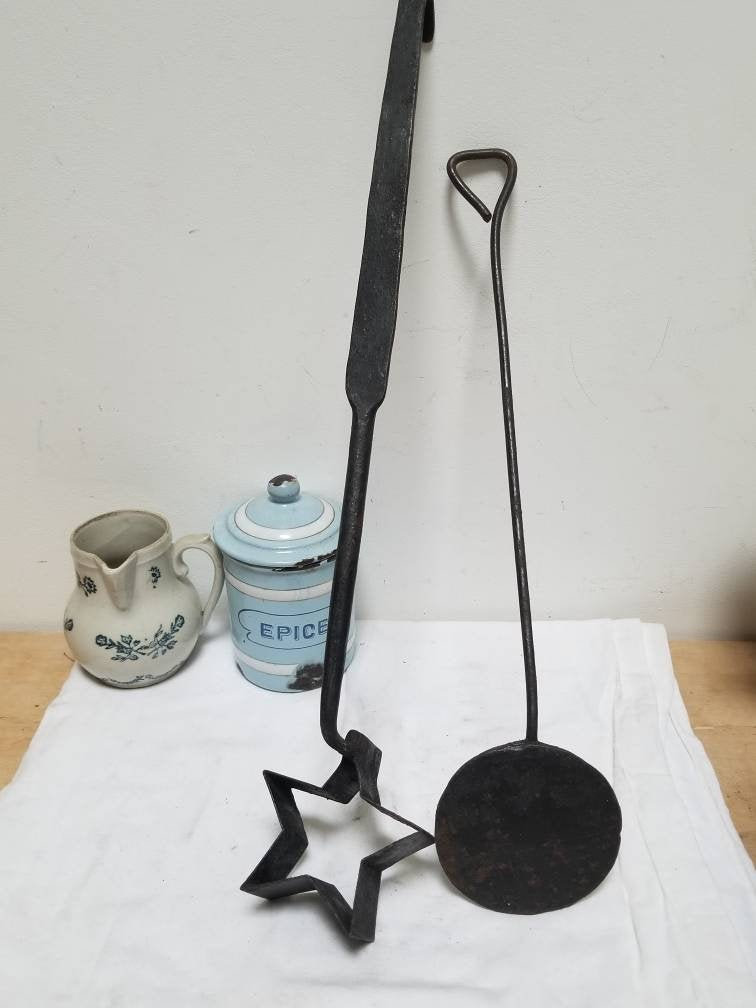 Vendu Séparément. Vintage Français Moules Rosette en Fonte, Fer Rond Étoilé et Petit Plat. Iron Nord