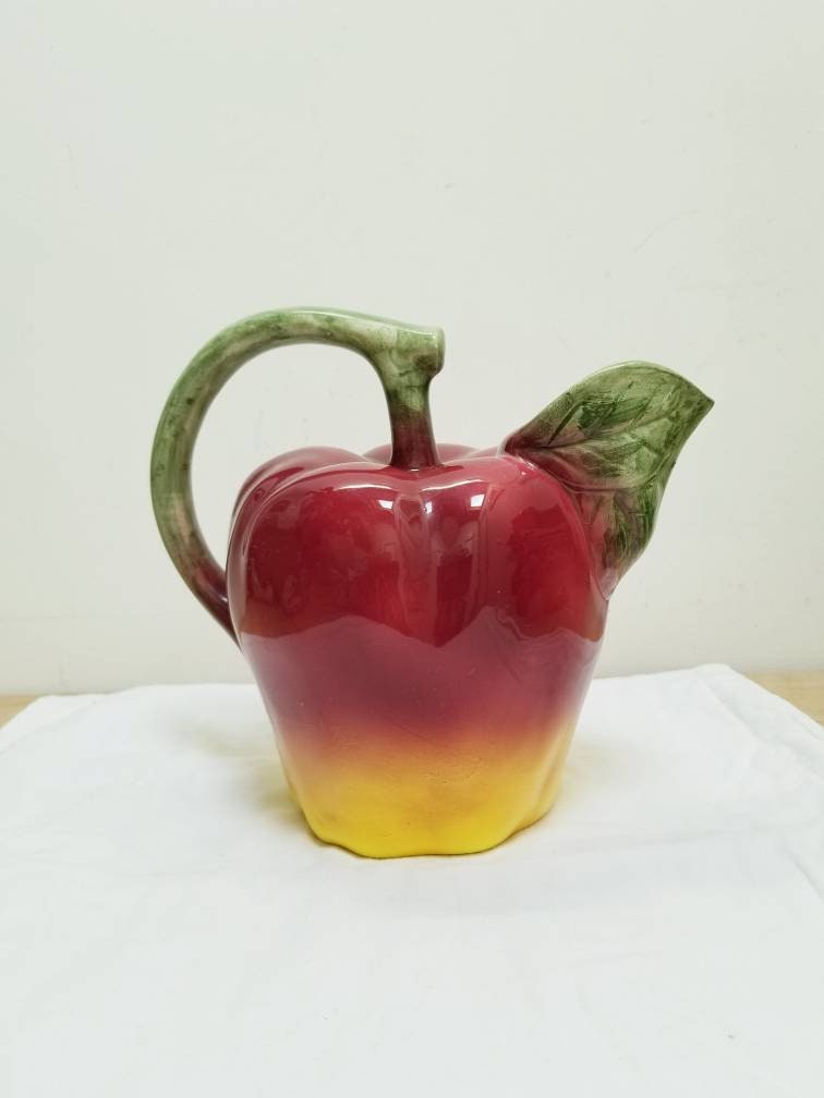 Carafe Barbotine en Faïence Émaillée Vintage Français Forme de Pomme Faite à La Main et Peinte. Pot 