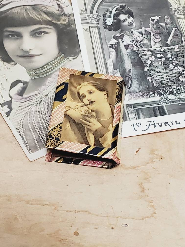 Vintage French Covered Metal 1920s Match Box Case. Etui Allumettes
