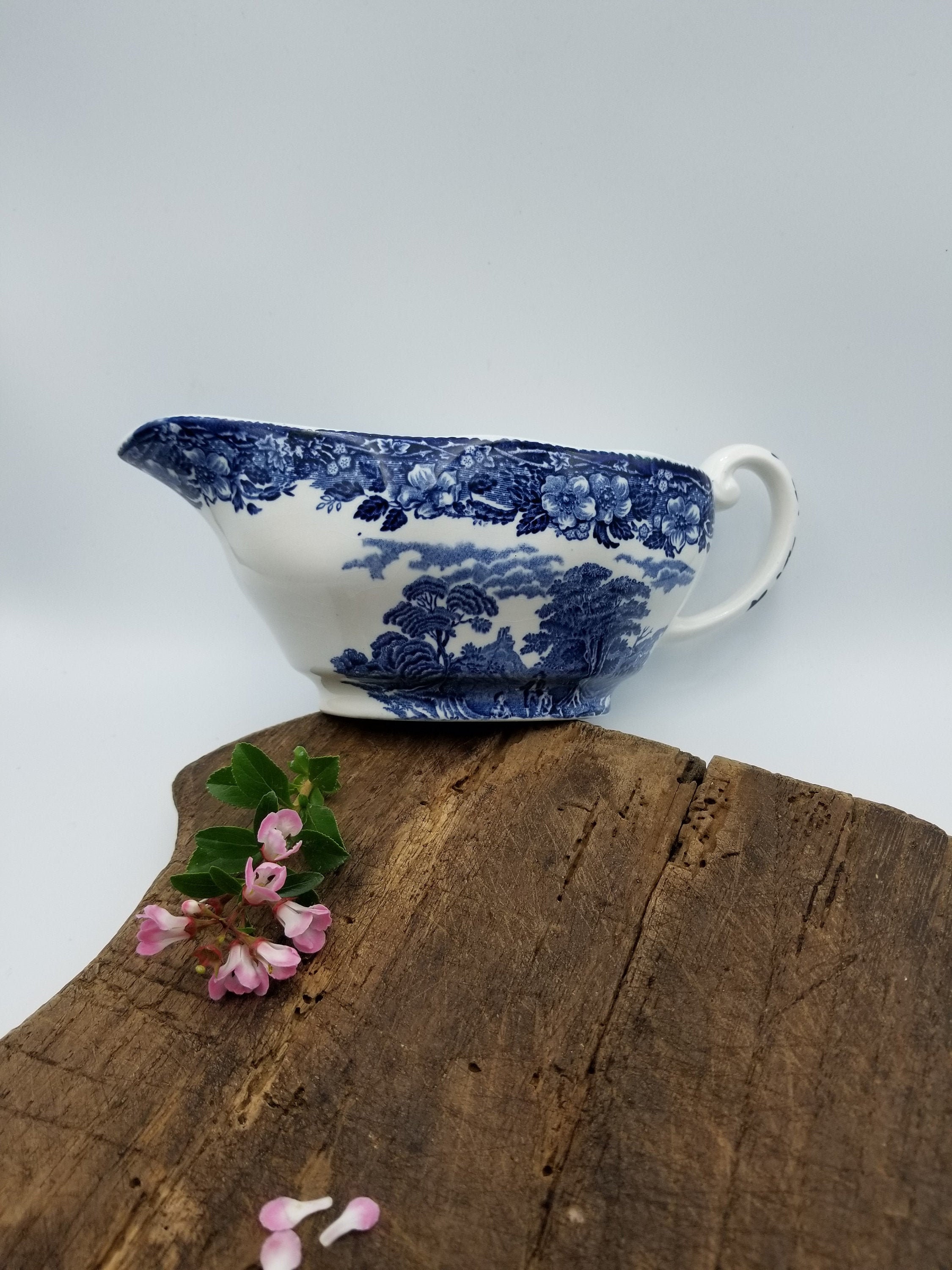 Bateau Vintage Wedgewood Woodland Gravy Boat. Enoch Tunstall Ltd. Décoration Anglaise Classique Bleu