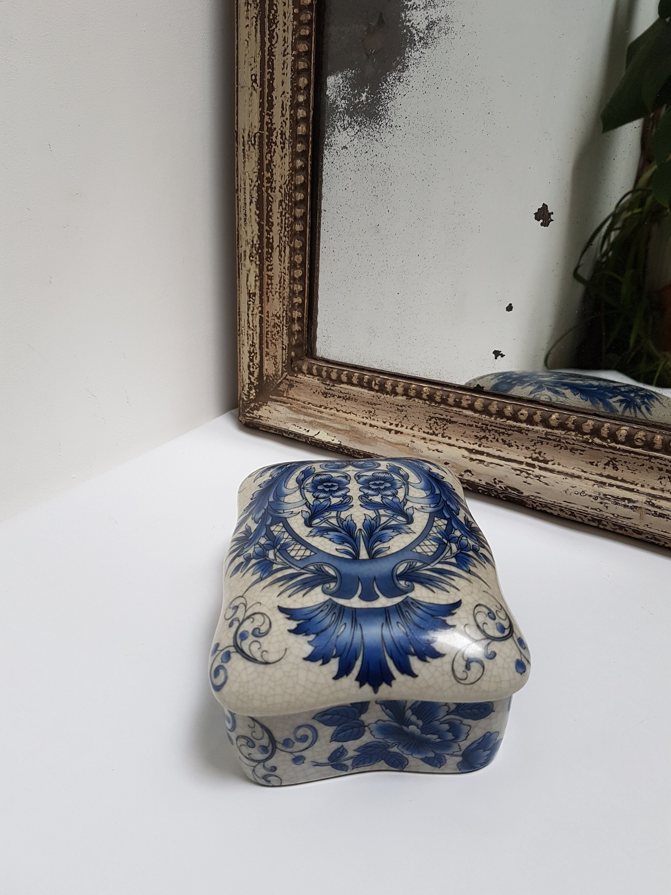 Vintage Français Ceramic Bold Blue Floral Lidded Box. Inter Marchandises Marquées Céramique. Design