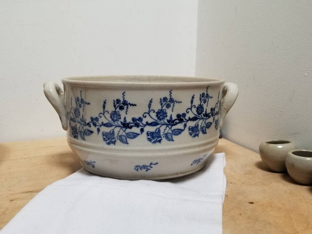 Antique Français Années 1850 St Vallier Faïence Terre de Fer Servant Bol ou Soupe Tureen avec Décora