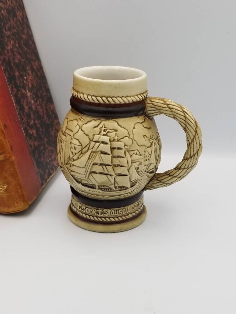 Millésime 1982 Avon Ceramic Historical Ship Tankard. Bateau Thème Beer Stein. Tasse de Bateau. Batea