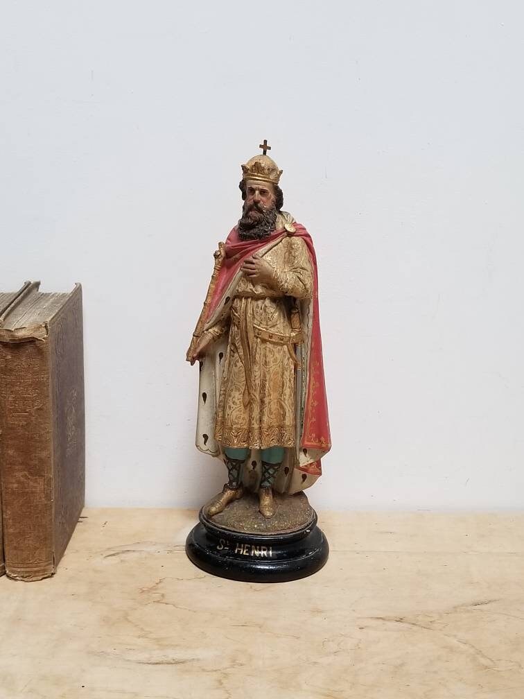 Antique Statue Gothique